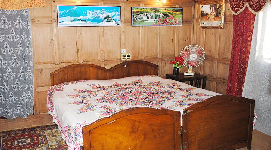 Laila Majnoon Houseboat, Srinagar 4